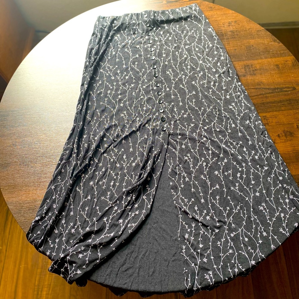 Black floral vintage maxi skirt☀️